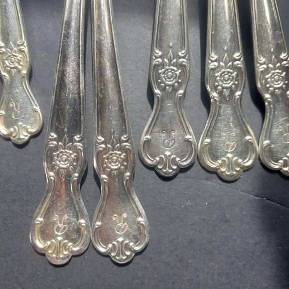 Silver Plate Flatware Lot of 8 Vintage Old Company Plate 'R' Monogrammed - Picture 2 of 5